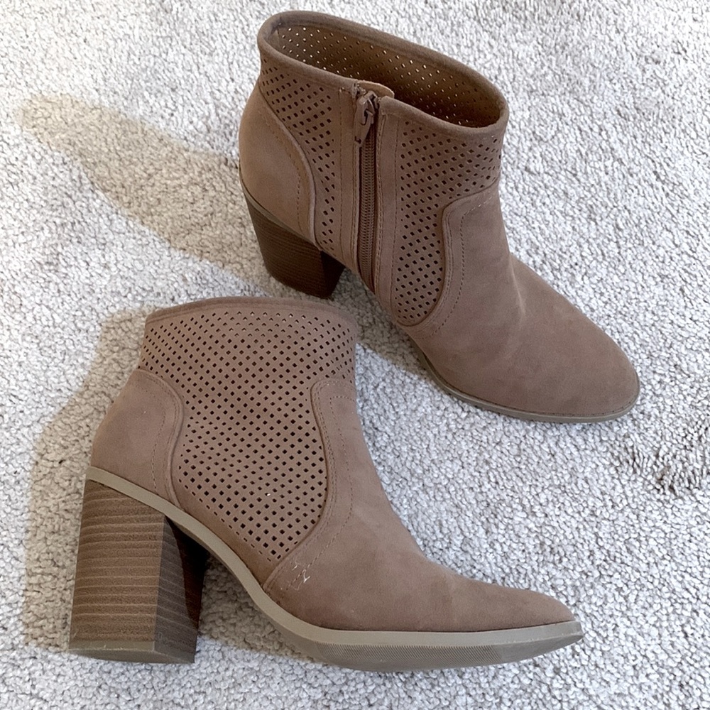 Universal Thread Ankle Booties